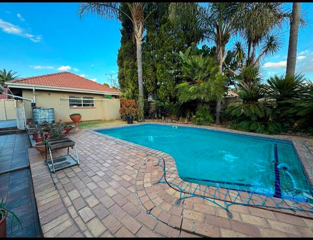 4 BEDROOM HOUSE FOR SALE IN GLEN MARAIS